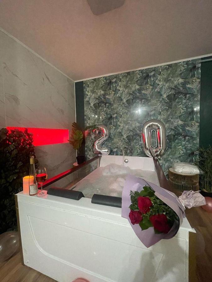 Jacuzzi Apartment Бая Маре Екстериор снимка