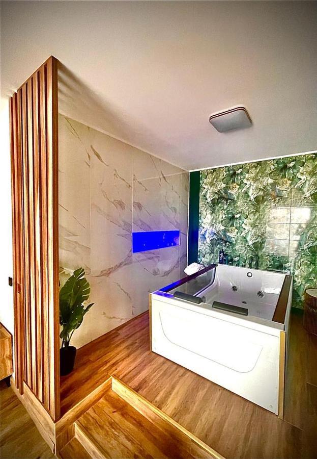 Jacuzzi Apartment Бая Маре Екстериор снимка
